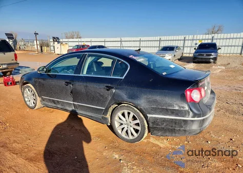 2010 Volkswagen Passat Komfort z USA, uszkodzony, nr VIN WVWJM7AN9AE102252